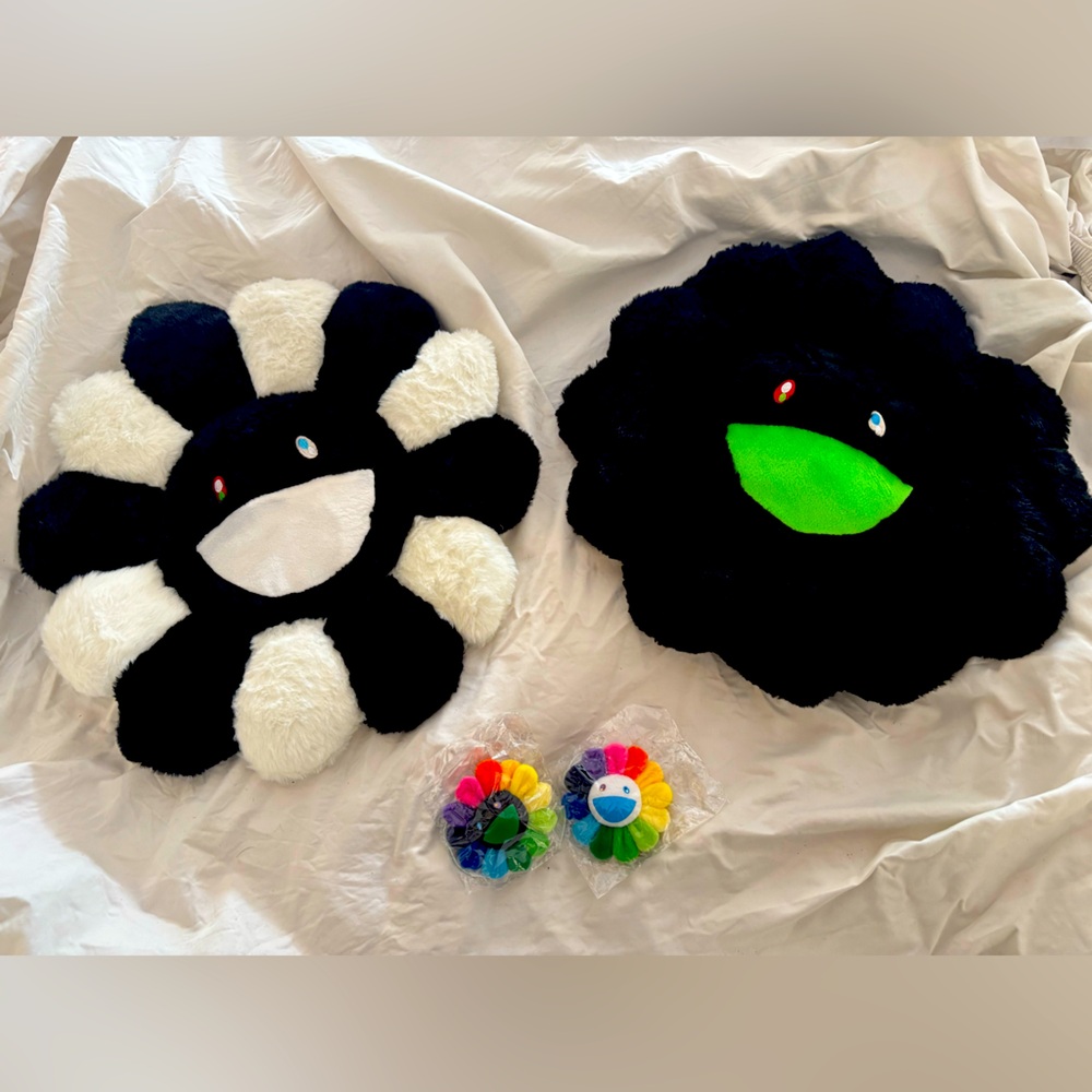 Takashi Murakami 🌈 Flower Plush Bundle - Picture 1 of 5